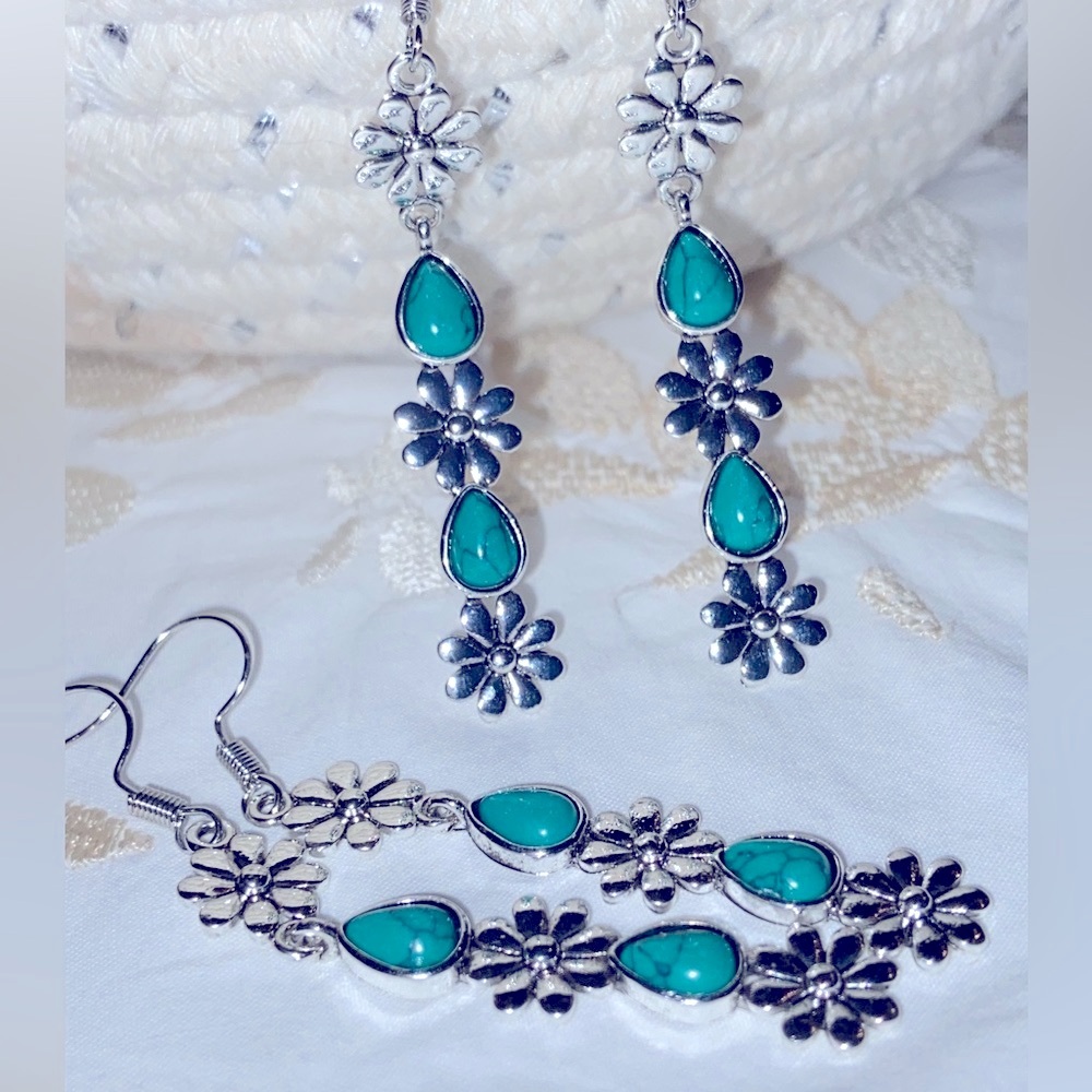 NWT Silver Flowers w/Turquoise Dangling Earrings- About 2.5” Long- Cute w/Jeans - Picture 3 of 16